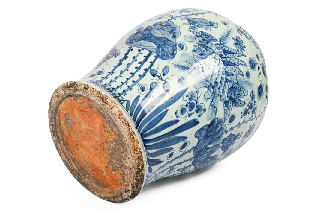 A PAIR OF ASIAN BLUE AND WHITE 'FISH POND' BALUSTER JARS AND COVERS, MODERN - 4