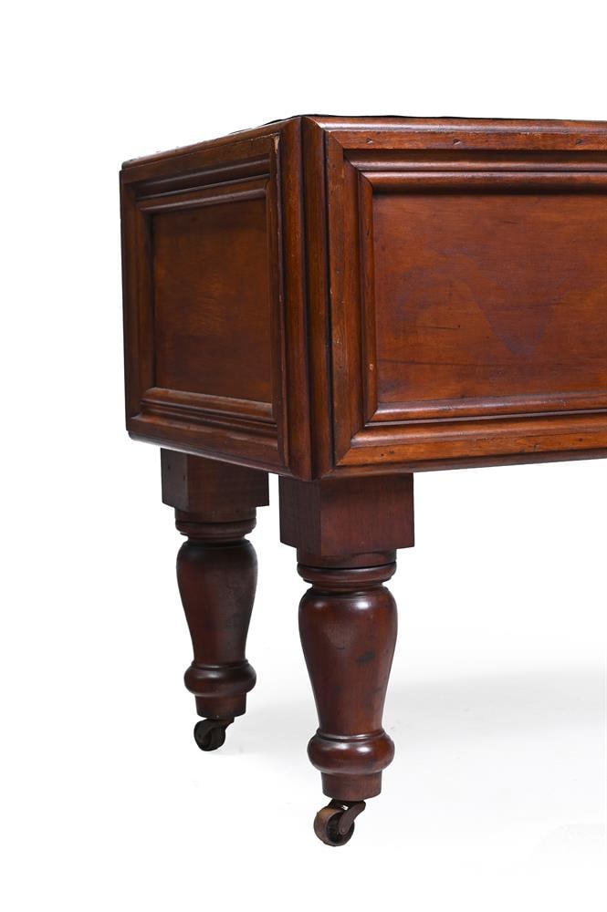 A LARGE MAHOGANY COUNTRY HOUSE LOG BIN OR WINE COOLER, LATE 19TH OR 20TH CENTURY - 3