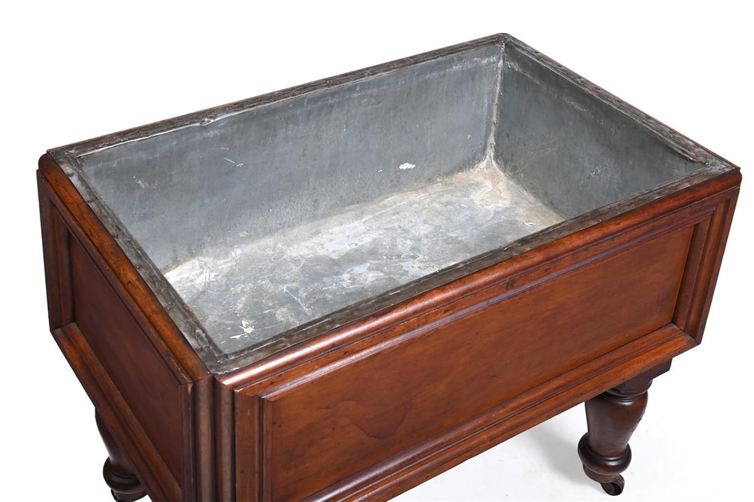 A LARGE MAHOGANY COUNTRY HOUSE LOG BIN OR WINE COOLER, LATE 19TH OR 20TH CENTURY - 4