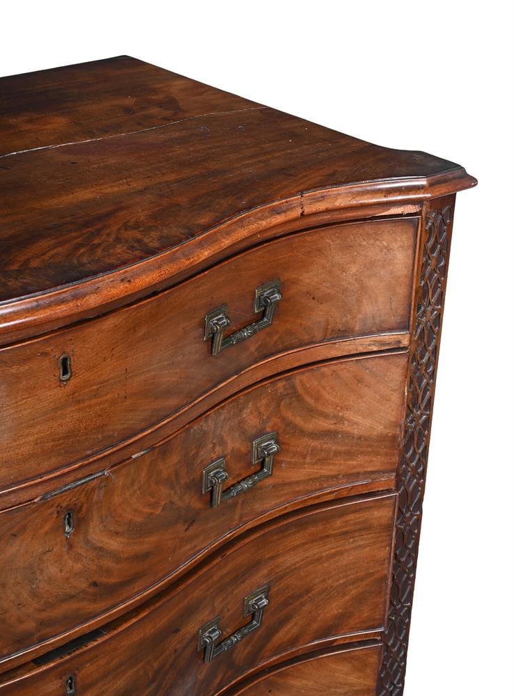 A GEORGE III MAHOGANY SERPENTINE COMMODE OR CHEST OF DRAWERS, CIRCA 1775 - 2