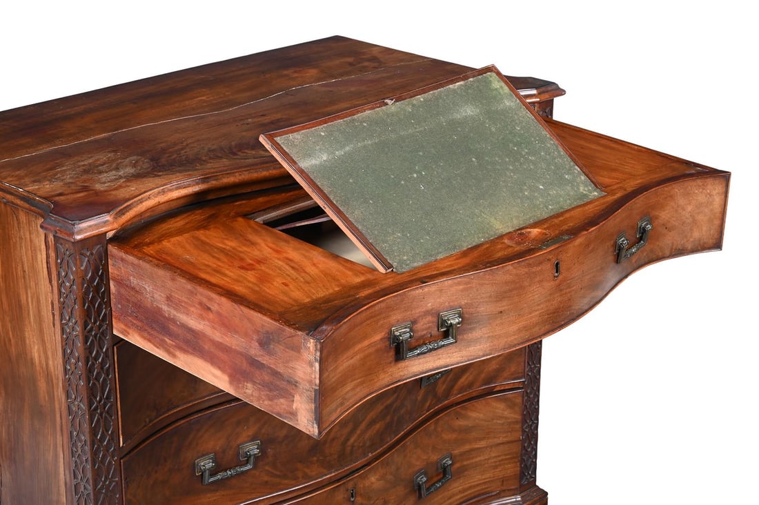A GEORGE III MAHOGANY SERPENTINE COMMODE OR CHEST OF DRAWERS, CIRCA 1775 - 4