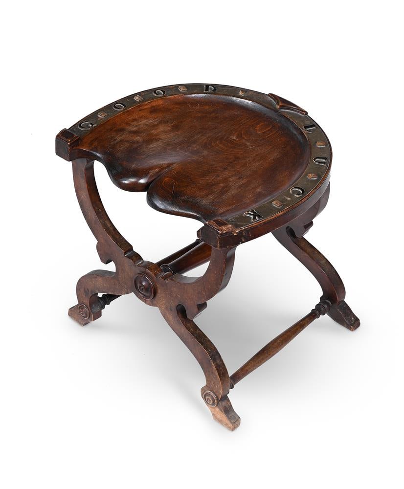 AN EDWARDIAN BIRCH HORSESHOE SHAPED 'GOOD LUCK' STOOL, EARLY 20TH CENTURY - 2