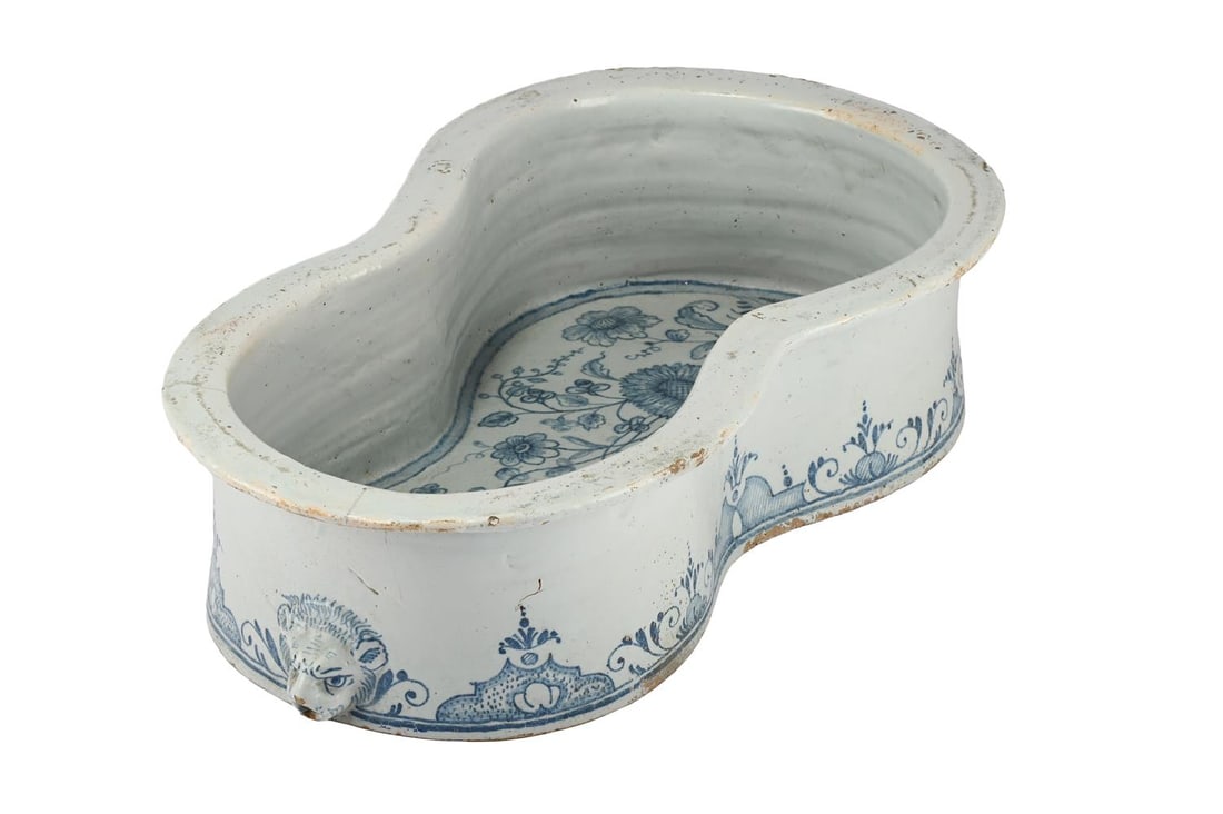 A FRENCH FAIENCE BLUE AND WHITE BIDET, IN 18TH CENTURY ROUEN STYLE, 19TH CENTURY: A FRENCH FAIENCE BLUE AND WHITE BIDET IN 18TH CENTURY ROUEN STYLE, 19TH CENTURY 14cm high, 56.5cm long, 34.5cm wide Condition Report: PLEASE NOTE: ALL LOTS ARE LOCATED AT SACKVILLE WEST
