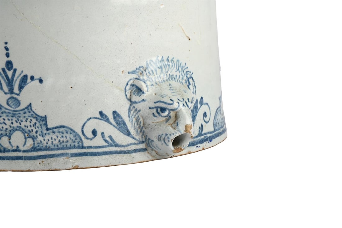 A FRENCH FAIENCE BLUE AND WHITE BIDET, IN 18TH CENTURY ROUEN STYLE, 19TH CENTURY - 3