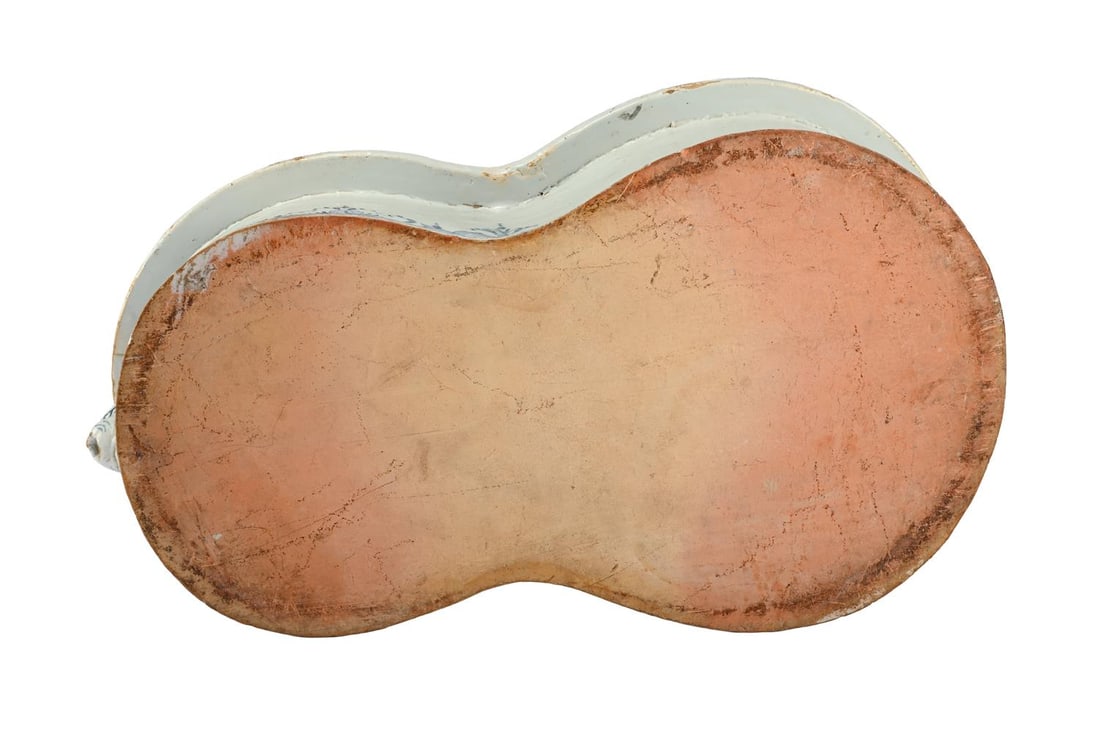 A FRENCH FAIENCE BLUE AND WHITE BIDET, IN 18TH CENTURY ROUEN STYLE, 19TH CENTURY - 4