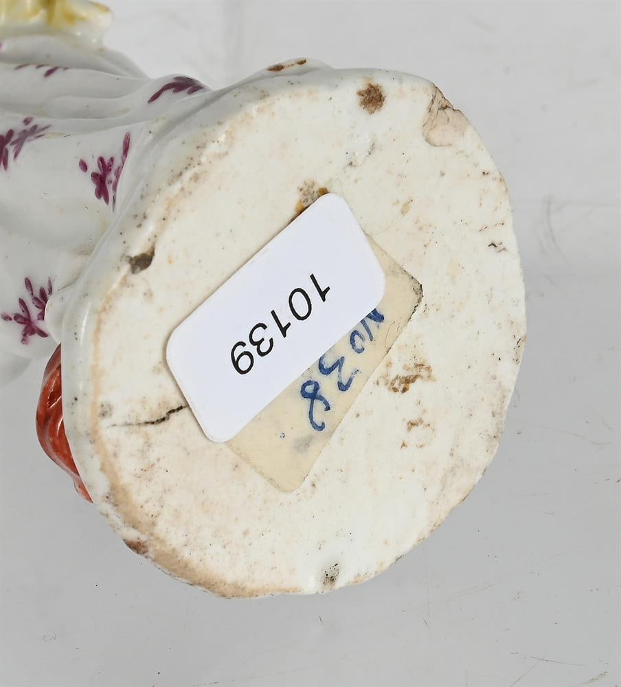 A BOW PORCELAIN MODEL OF A CLASSICAL WOMAN WITH AN URN AND COVER, MID 18TH CENTURY - 3