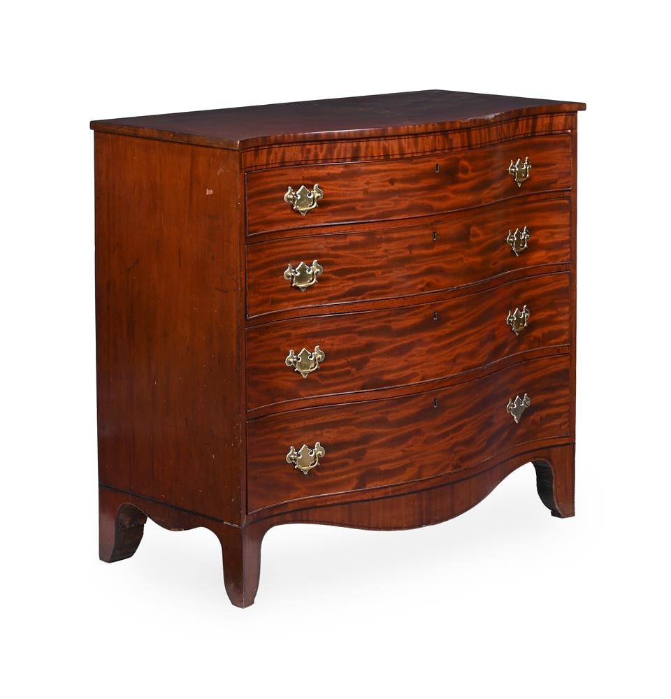 A GEORGE III MAHOGANY SERPENTINE FRONTED COMMODE OR CHEST OF DRAWERS, CIRCA 1780 (1 of 2)