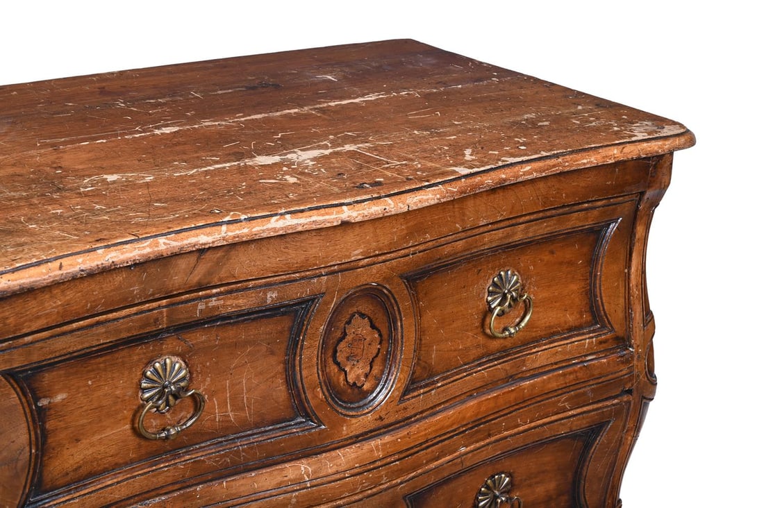 A WALNUT COMMODE, FRENCH PROVINCIAL, 19TH CENTURY - 2