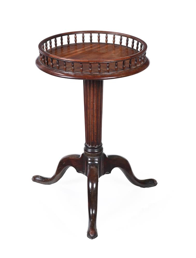 A GEORGE III MAHOGANY ROTATING TRIPOD TABLE, POSSIBLY IRISH, 1780 AND LATER (1 of 2)
