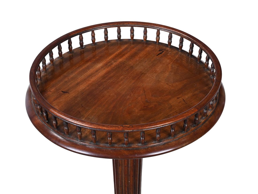 A GEORGE III MAHOGANY ROTATING TRIPOD TABLE, POSSIBLY IRISH, 1780 AND LATER - 2