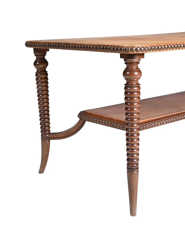 A MAHOGANY COFFEE OR LOW TABLE WITH LEATHERED TOP, IN REGENCY STYLE, LAST HALF 20TH CENTURY - 3