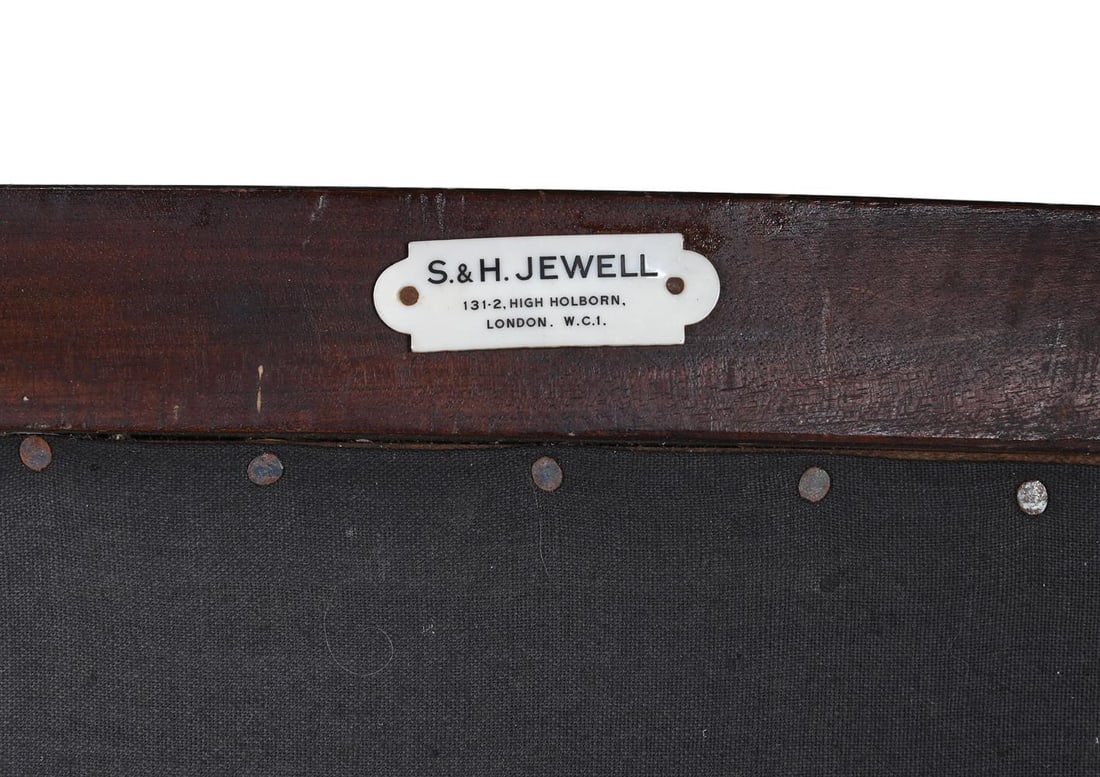 A SET OF TEN MAHOGANY AND LEATHER UPHOLSTERED DINING CHAIRS, IN HEPPLEWHITE STYLE, CIRCA 1900 - 5