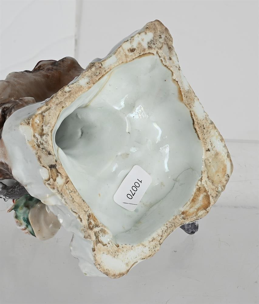 A BOW PORCELAIN MODEL OF A RESTING SPORTSMAN, MID 18TH CENTURY - 3