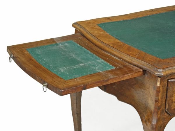A French kingwood parquetry bureau plat, in Louis - 2