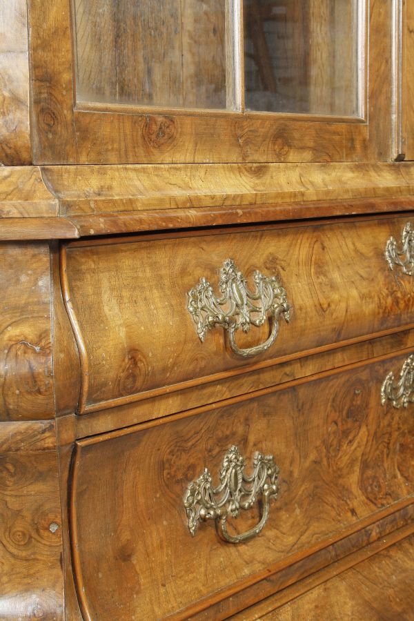 A Dutch burr walnut display cabinet, late 18th ce - 3