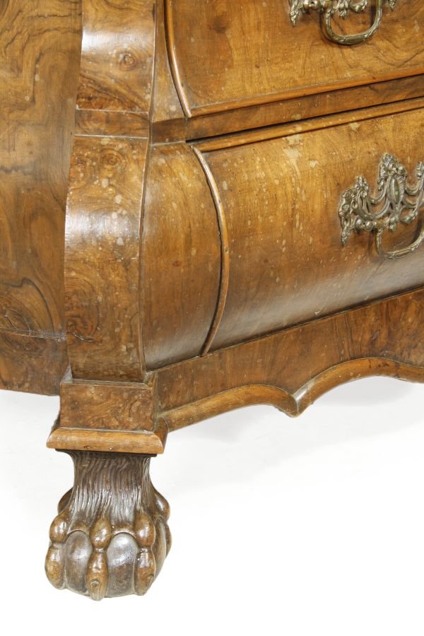 A Dutch burr walnut display cabinet, late 18th ce - 4