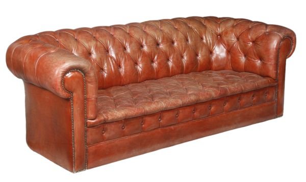 A buttoned red leather upholstered three piece sui
