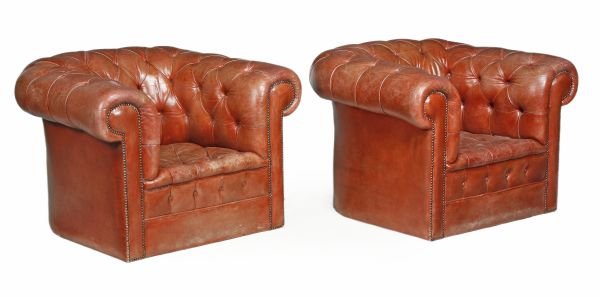A buttoned red leather upholstered three piece sui - 2