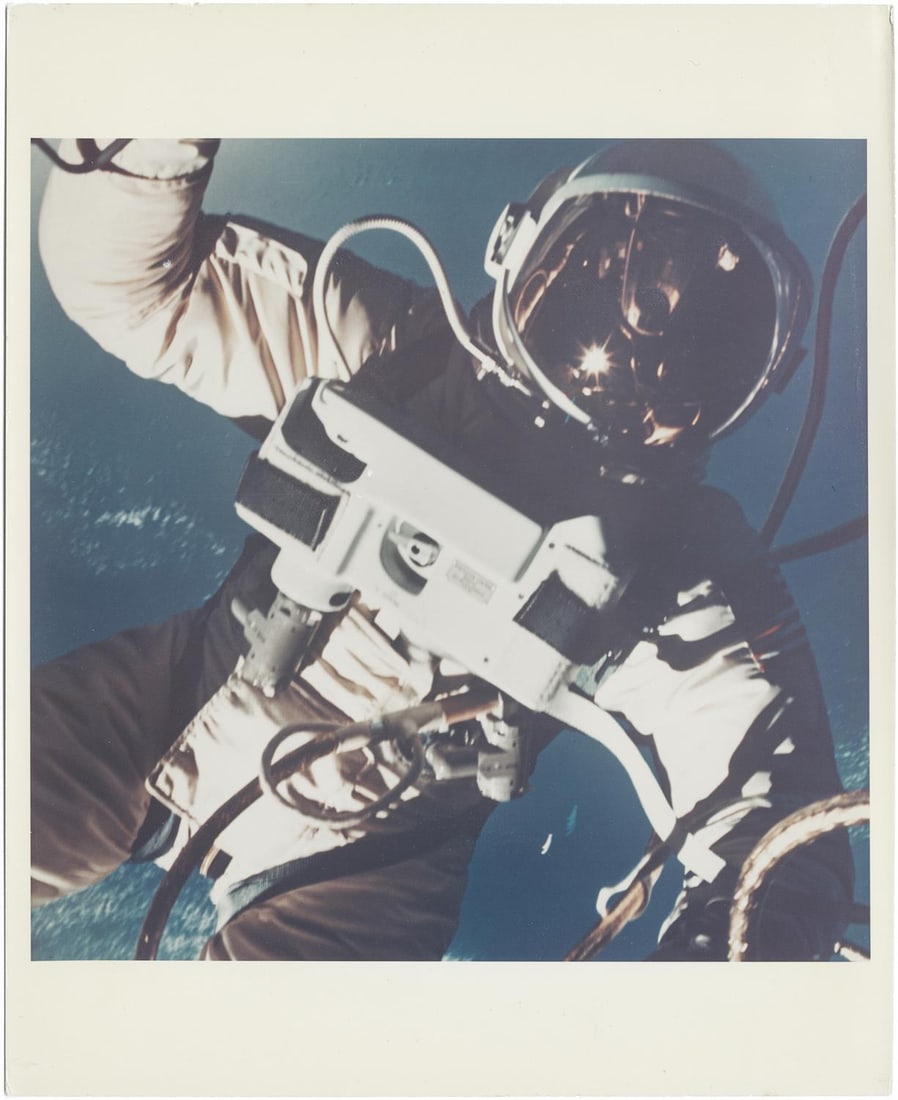 [Gemini IV] FIRST U.S. SPACE WALK: SPACECRAFT REFLECTS IN ED WHITE’S GOLDEN VISOR (1 of 3)