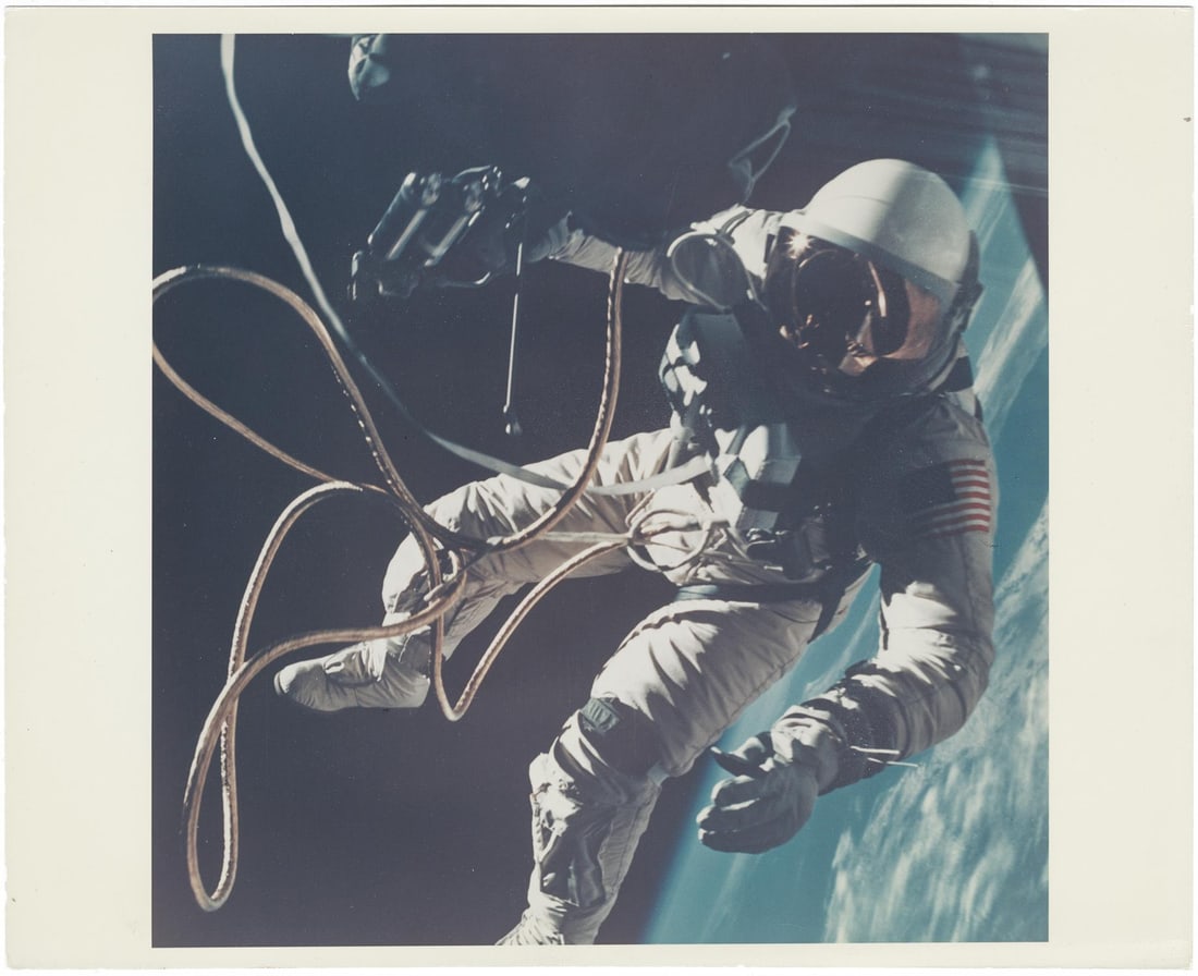 [Gemini IV] FIRST U.S. SPACE WALK: ED WHITE FLOATING IN SPACE OVER NEW MEXICO (1 of 3)