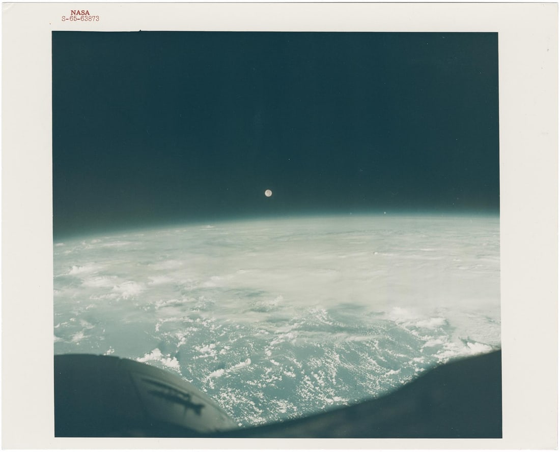 [Gemini VII] THE MOON RISES ABOVE EARTH (1 of 4)