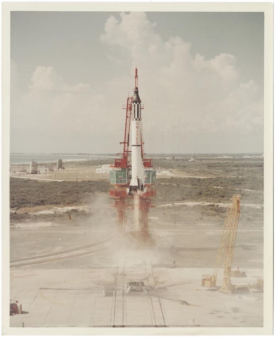 [Mercury Redstone 3] THE HISTORIC FIRST AMERICAN MANNED SPACE FLIGHT: [Mercury Redstone 3] THE HISTORIC FIRST AMERICAN MANNED SPACE FLIGHT Mercury-Redstone 3 lifts off, marking the first U.S. crewed spaceflight with Alan Shepard aboard Freedom 7.NASA, 5 May 1961Printed