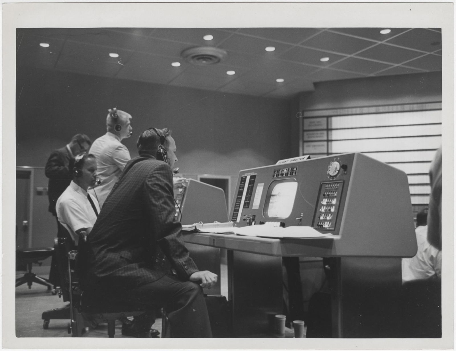 [Mercury Redstone 3] CHRIS KRAFT AT MISSION CONTROL DURING THE US' INAUGURAL CREWED SPACE MISSION.: [Mercury Redstone 3] CHRIS KRAFT AT MISSION CONTROL DURING THE UNITED STATES' INAUGURAL CREWED SPACE MISSION.Bill Taub, 5 May 1961 Printed 1961.Vintage gelatin silver print on fibre-based paper.Verso