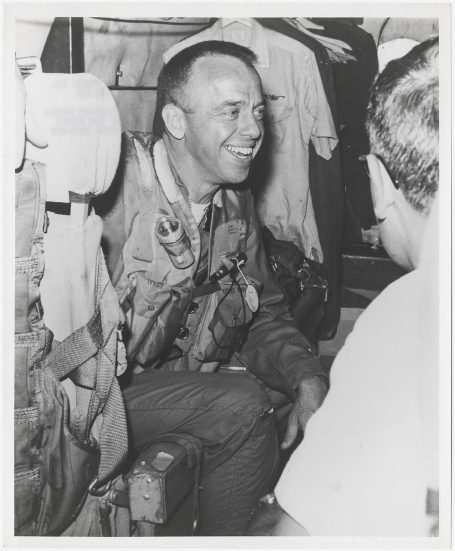 [Mercury Redstone 3] THE FIRST AMERICAN IN SPACE CELEBRATES HIS SUCCESSFUL FLIGHT: [Mercury Redstone 3] THE FIRST AMERICAN IN SPACE CELEBRATES HIS SUCCESSFUL FLIGHT Alan Shepard following the first US manned space flight aboard Freedom 7.Dean Conger, 5 May 1961Printed 1961.Vintage g