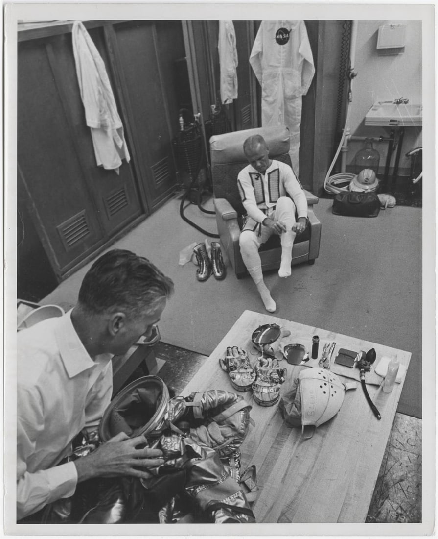 [Mercury Atlas 6] THE FIRST AMERICAN IN ORBIT JOHN GLENN SUITING UP FOR THE LAUNCH OF FRIENDSHIP 7N (1 of 2)