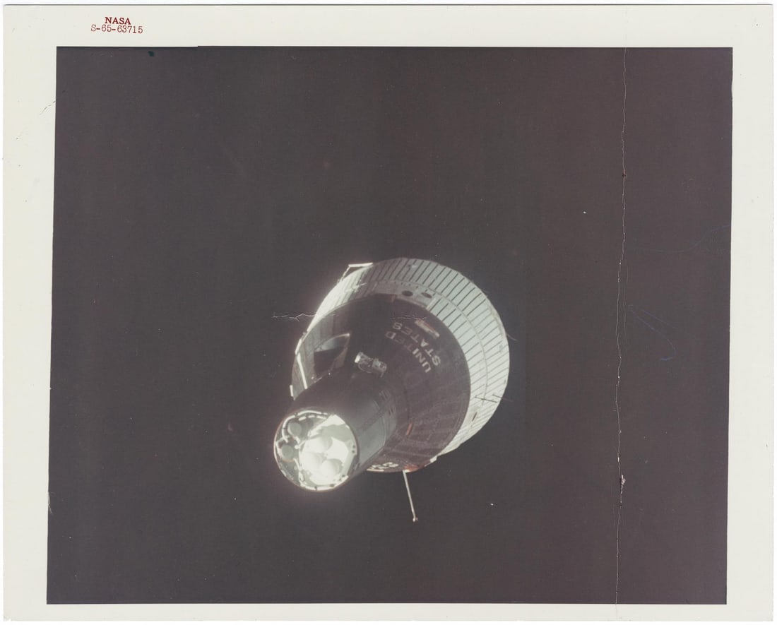 [Gemini VII] RARE VIEW OF GEMINI VI-A SPACECRAFT DURING THE FIRST RENDEZVOUS IN SPACE (1 of 2)
