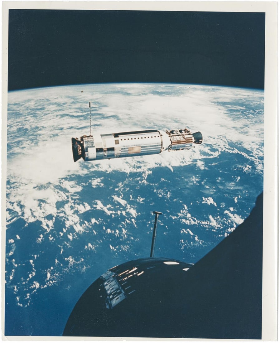 [Gemini XII] BREATHTAKING VIEW OF AGENA WITH U.S. FLAG AGAINST BRILLIANT BLUE EARTH (1 of 2)