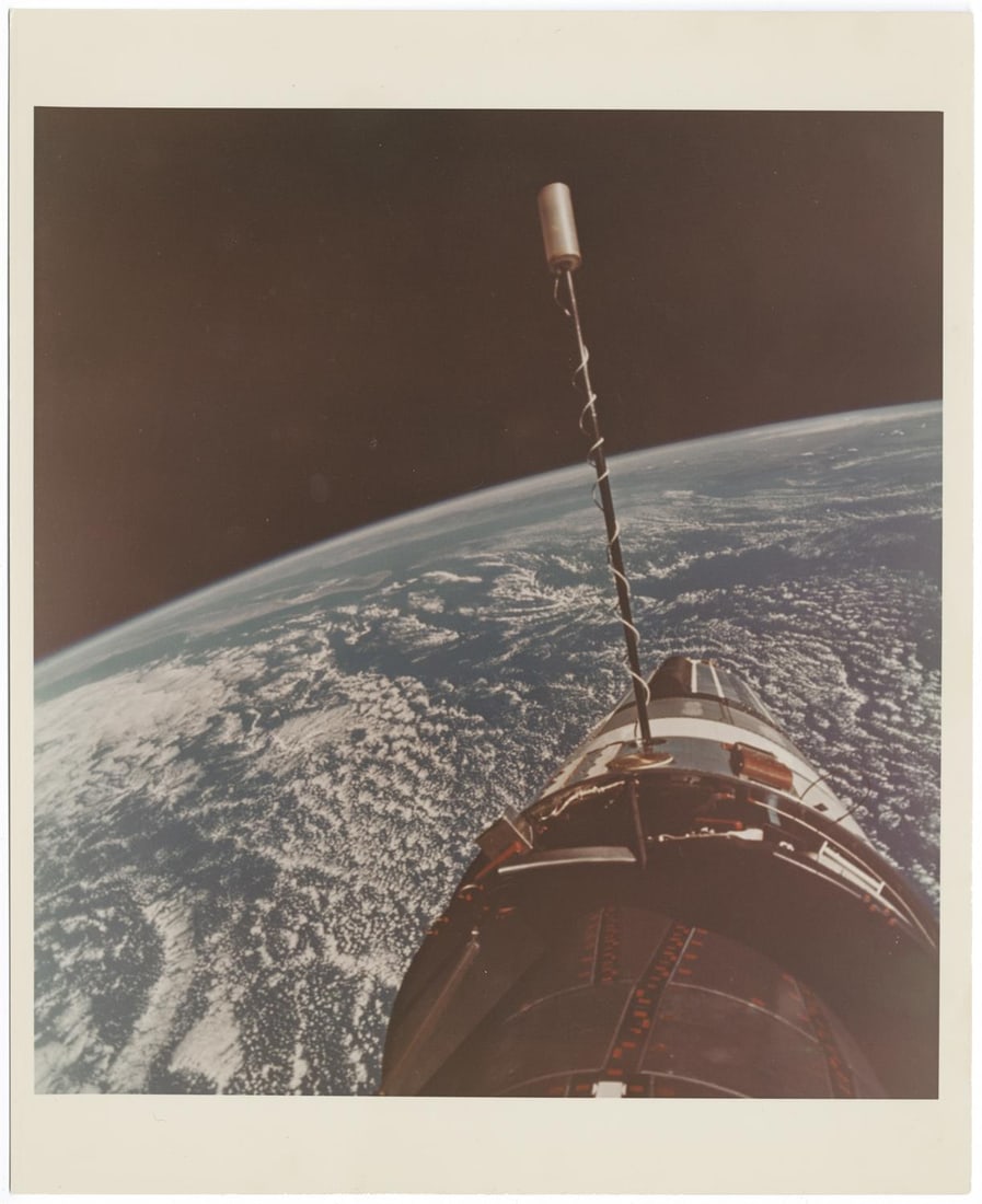 [Gemini XII] GEMINI DOCKED TO AGENA ABOVE EARTH AS SEEN DURING STAND-UP EVA (1 of 2)