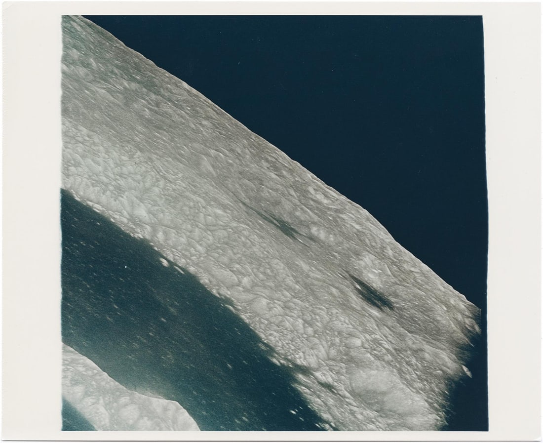 [Apollo 8] FIRST COLOR VIEW OF TSIOLKOVSKY CRATER, A STAND-OUT LANDMARK OF THE LUNAR FARSIDE (1 of 2)