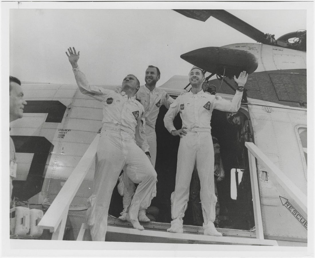 [Apollo 8] THE RETURN OF THE FIRST LUNAR EXPLORERS: [Apollo 8] THE RETURN OF THE FIRST LUNAR EXPLORERS NASA, 27 December 1968 Printed 1968.Vintage gelatin silver print on fibre-based paper.Blank on the verso (issued by NASA HeadQuarters, Washington, D.