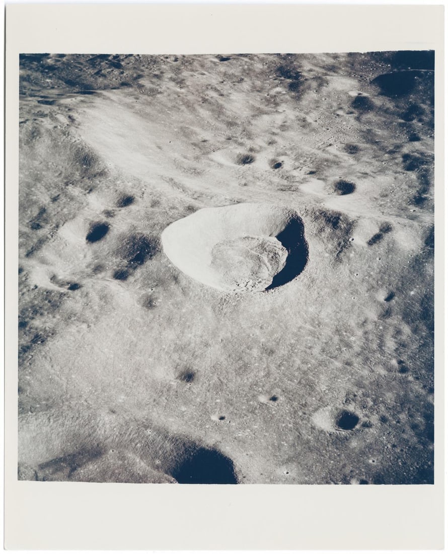 [Apollo 10] UNPRECEDENTED CLEAR VIEW OF A LUNAR FARSIDE CRATER (1 of 2)