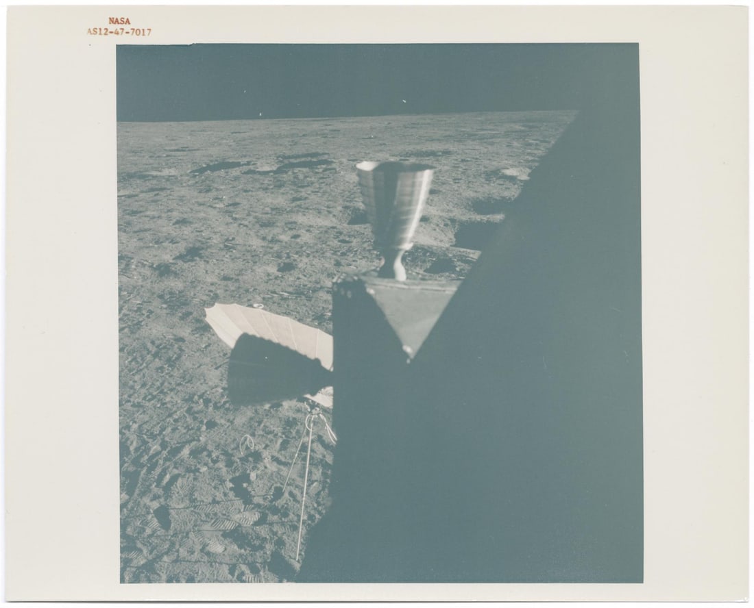 [Apollo 12] THE OCEAN OF STORMS LANDING SITE SEEN FROM THE PILOT’S WINDOW BETWEEN EVAS (1 of 2)