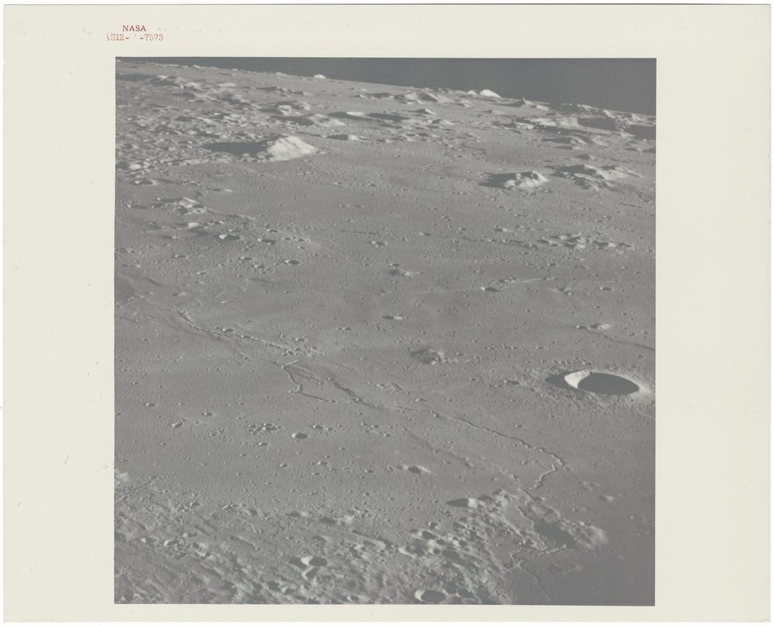 [Apollo 12] “3D-LIKE?? LUNAR HORIZON OVER THE OCEAN OF STORMS (1 of 2)
