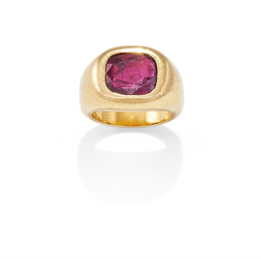 A RUBY SINGLE STONE RING - 2