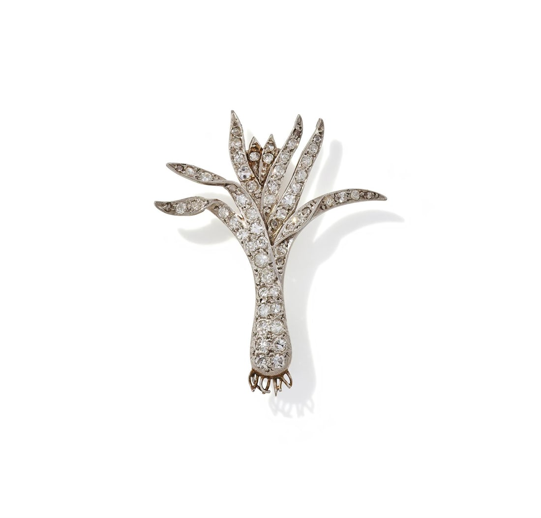 THE WELSH GUARDS, A DIAMOND SWEETHEART BROOCH (1 of 3)