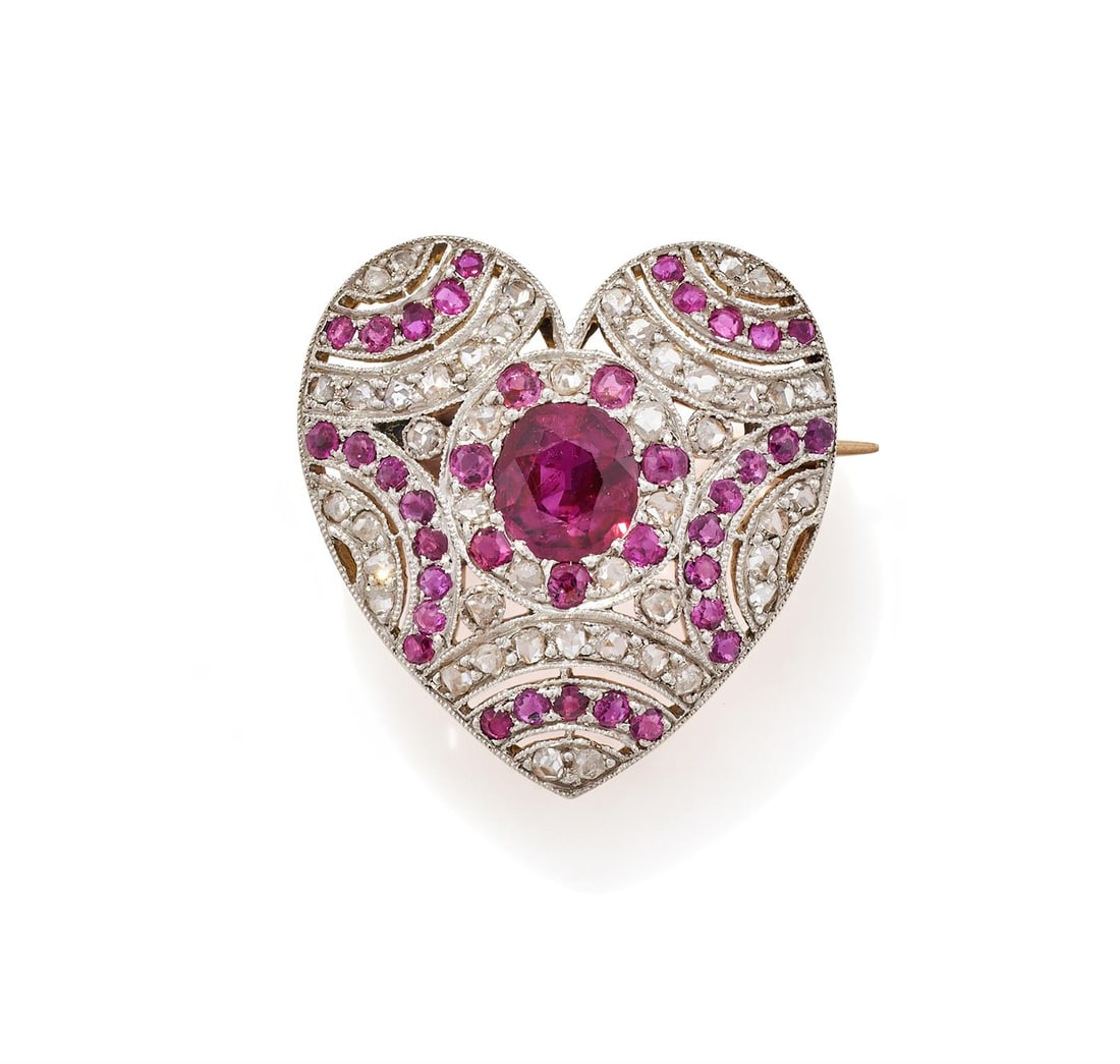 AN EARLY 20TH CENTURY RUBY AND DIAMOND HEART BROOCH (1 of 2)