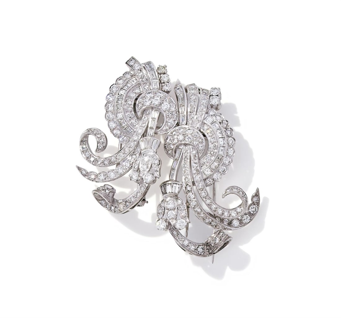A MID-20TH CENTURY DIAMOND DOUBLE CLIP BROOCH (1 of 4)