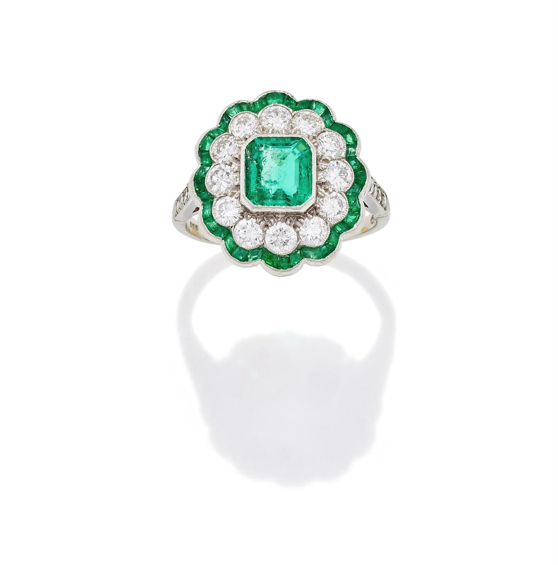 AN EMERALD AND DIAMOND CLUSTER RING (1 of 3)