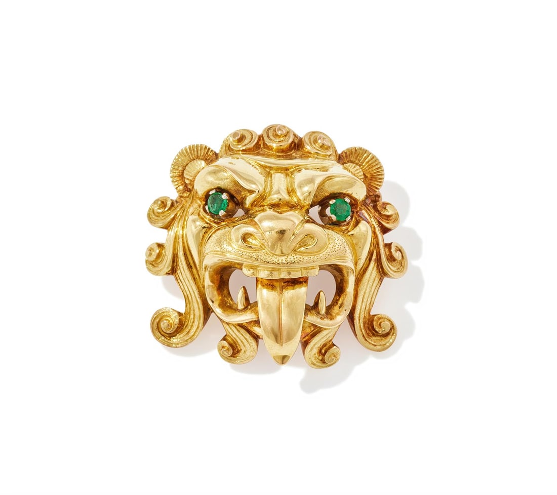 ENRICO SERAFINI, AN EMERALD SET LION'S HEAD BROOCH (1 of 2)