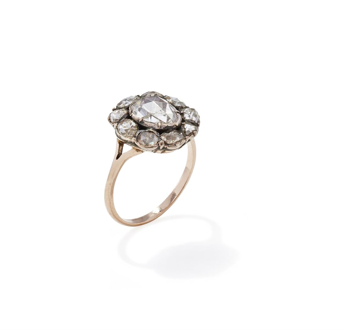 A DIAMOND CLUSTER RING - 3