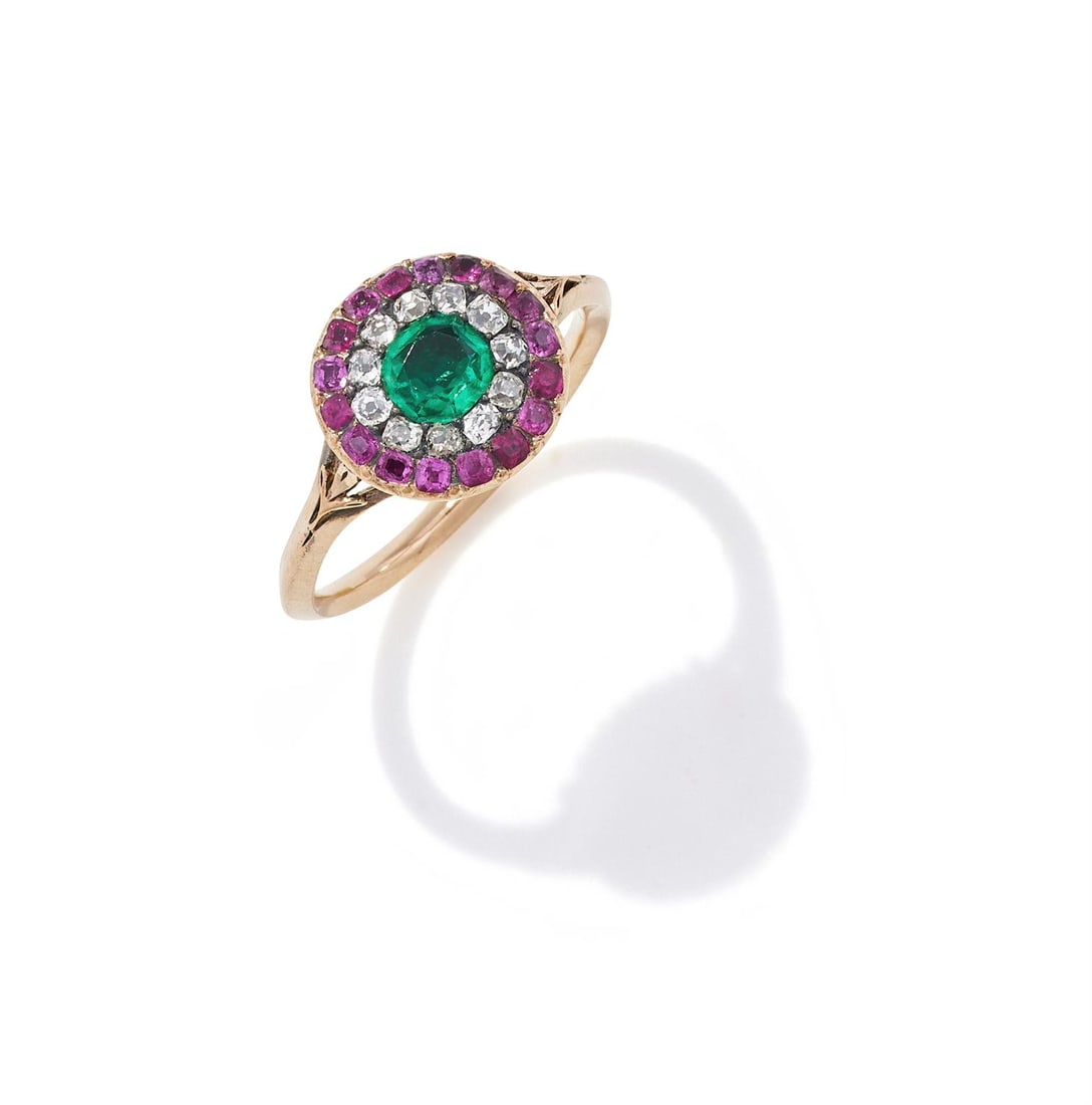 A GEORGIAN DIAMOND, EMERALD AND RUBY TARGET CLUSTER RING (1 of 3)