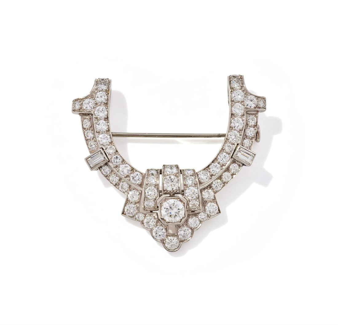 A MID 20TH CENTURY DIAMOND BROOCH (1 of 2)