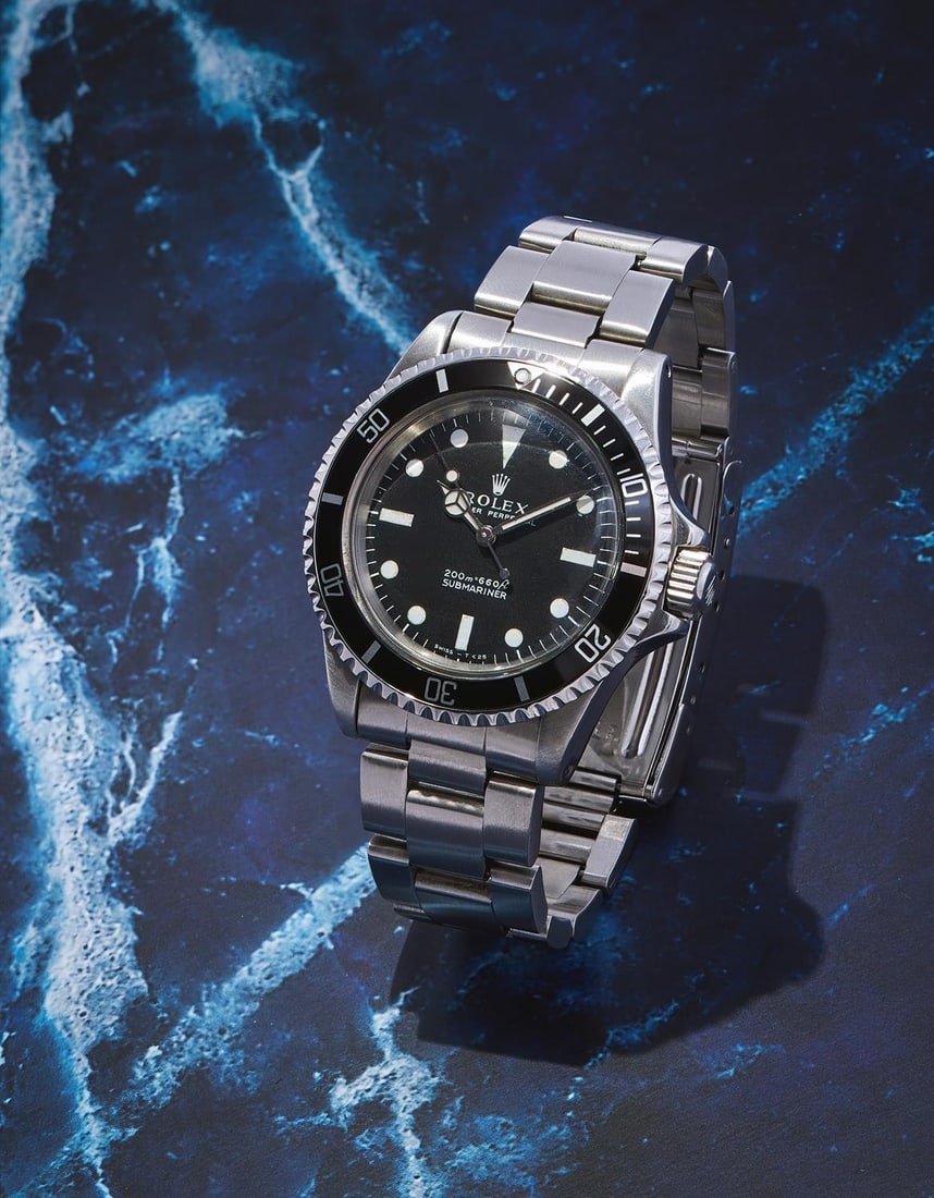 ROLEX, OYSTER PERPETUAL SUBMARINER, REF. 5513, A STAINLESS STEEL BRACELET WATCH (1 of 2)