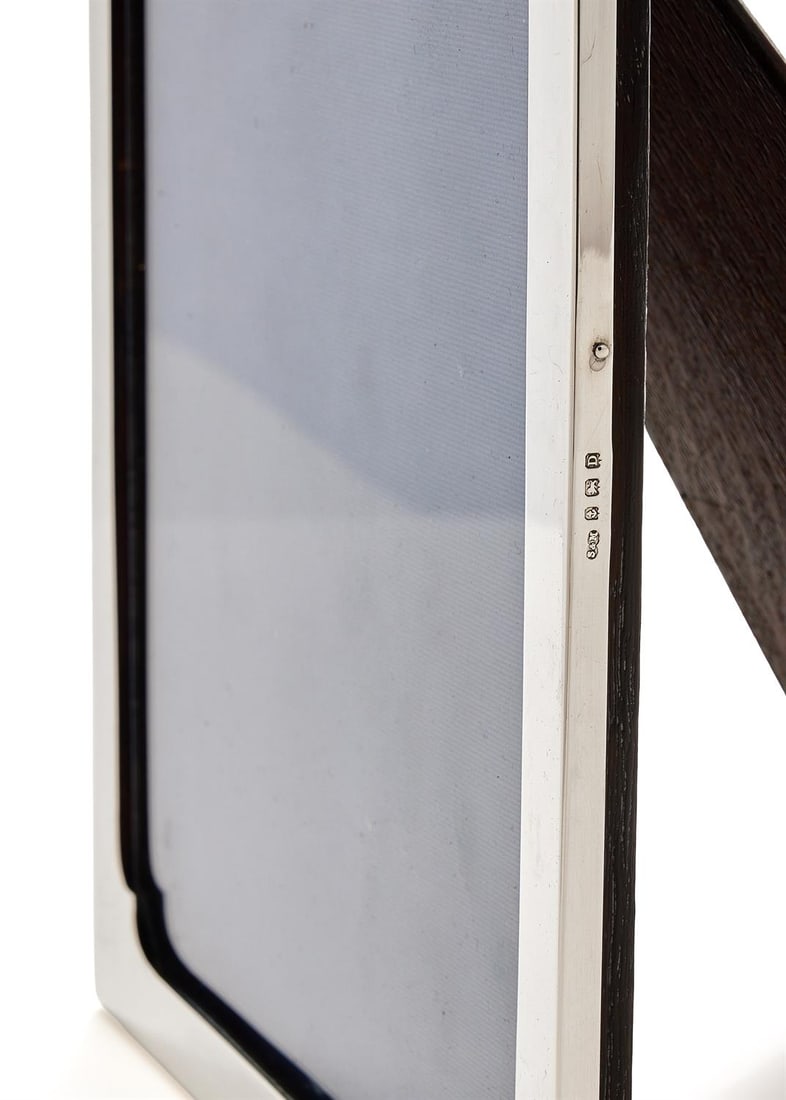 A SILVER MOUNTED RECTANGULAR PHOTO FRAME - 2