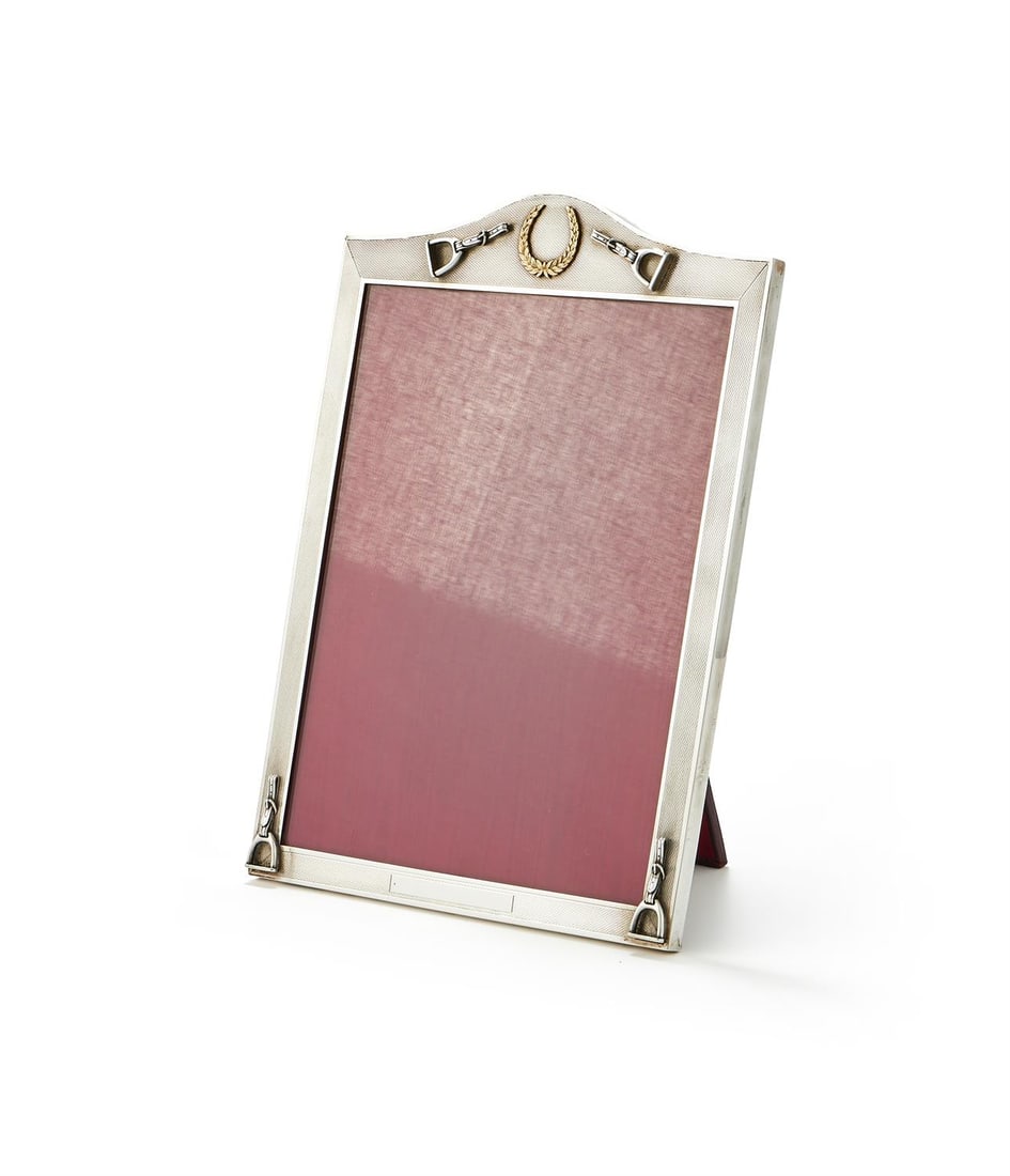 ASPREY & GARRARD, A SILVER MOUNTED PHOTO FRAME (1 of 3)