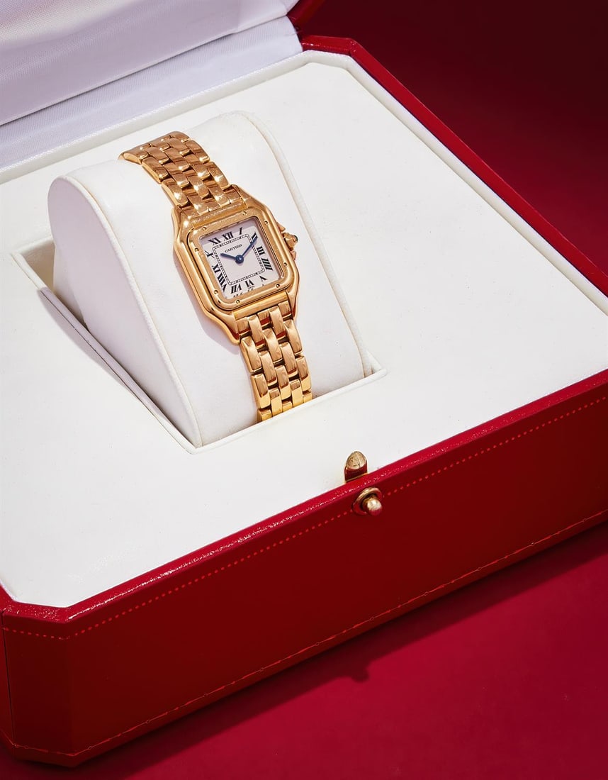 CARTIER, PANTHÈRE, REF. 1070 2, A LADY'S 18 CARAT GOLD BRACELET WATCH (1 of 2)